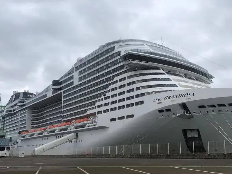 Paquebot de croisière MSC Grandiosa au port de Cherbourg