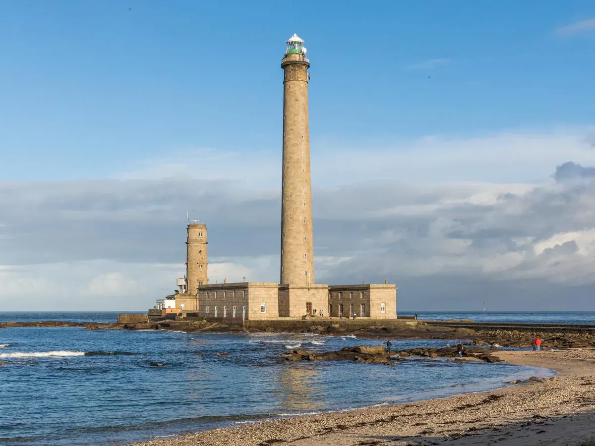 Le phare de Gatteville vu depuis la plage