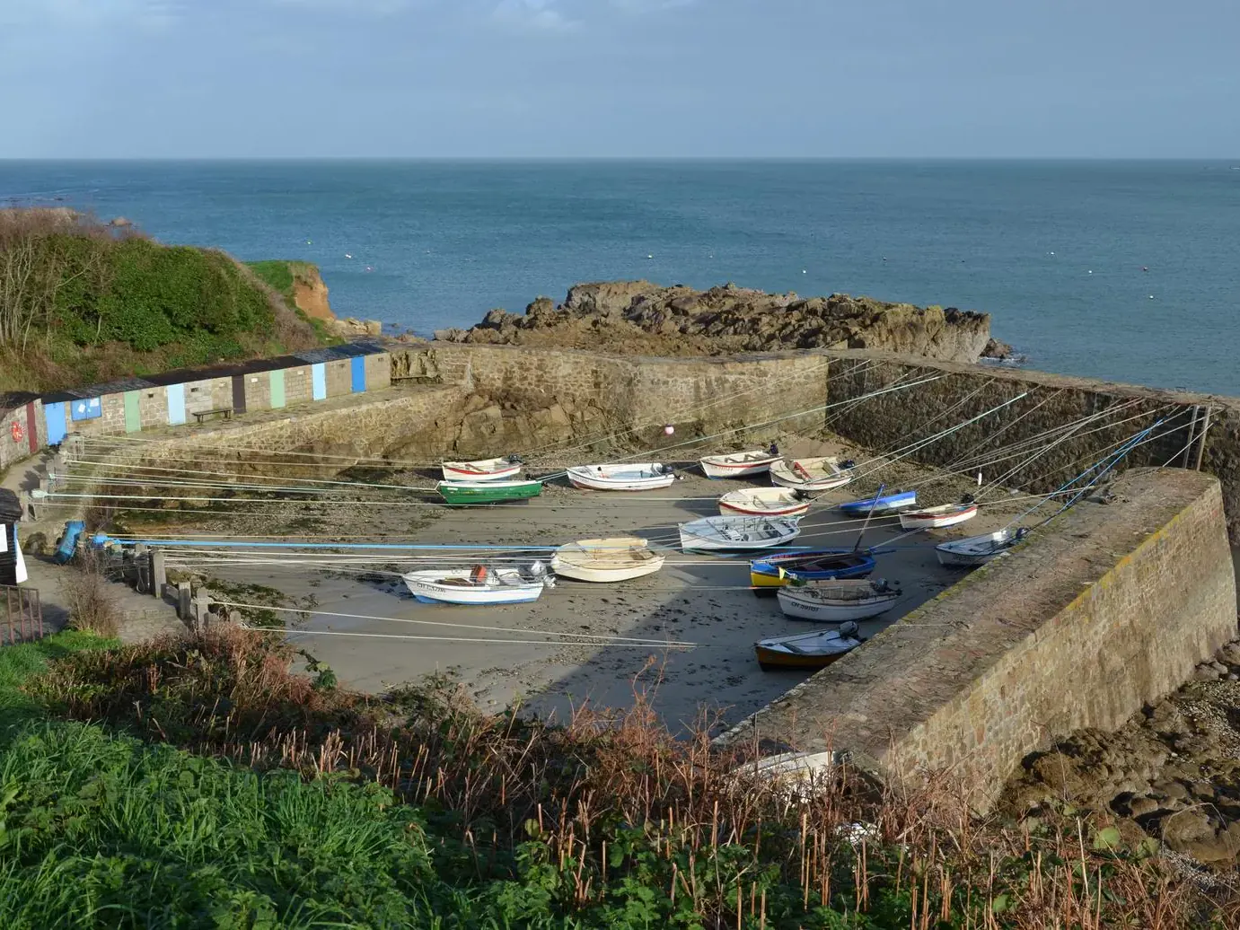 Le port Racine, le plus petit port de France, avec ses barques de pêche